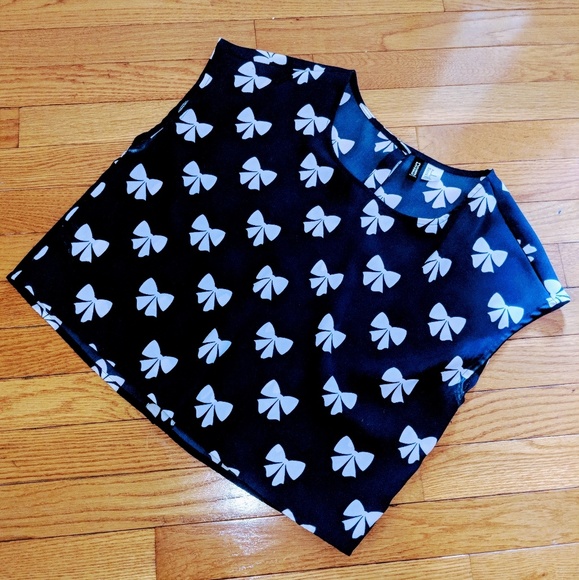 Buttoned Crop Top😍 - Picture 4 of 8